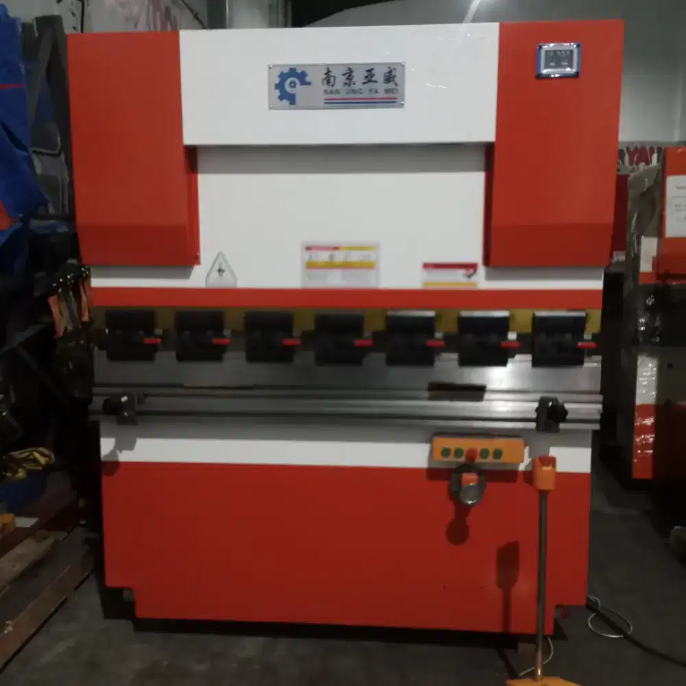 Mesin bending 30T X 1600