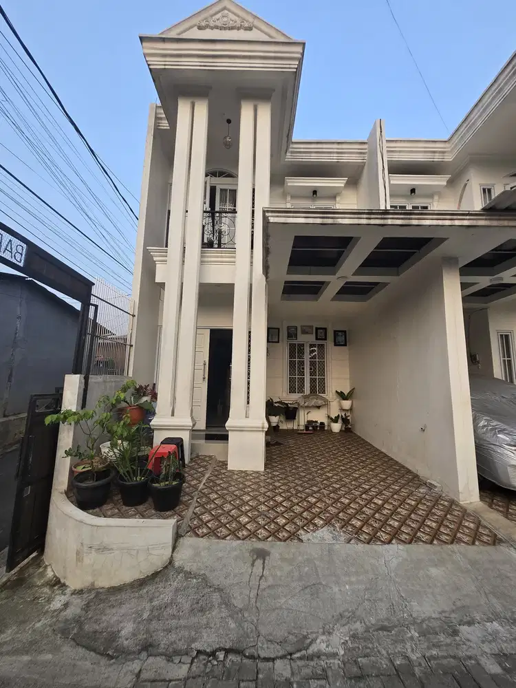 DIJUAL RUMAH SECOND RASA BARU SEMI FURNISH di Depok