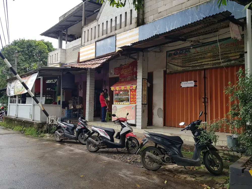 Kost2an dan Kios Usaha serta Warung Pojok siap Usaha, Rumah 2 Lantai