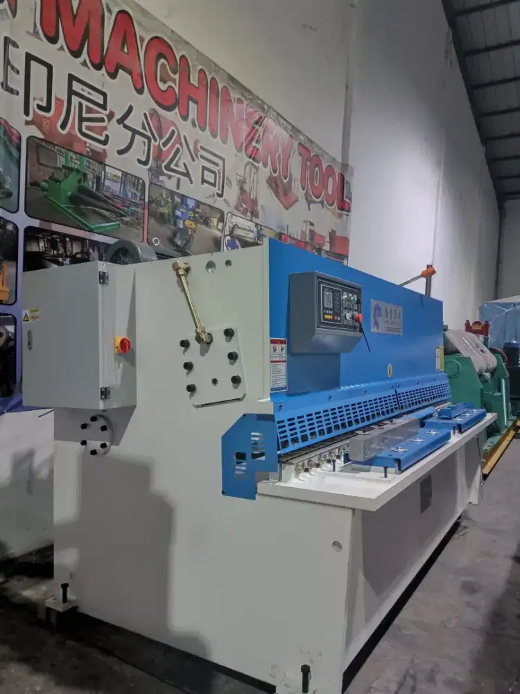 Mesin shearing potong plat 6 x 2500mm