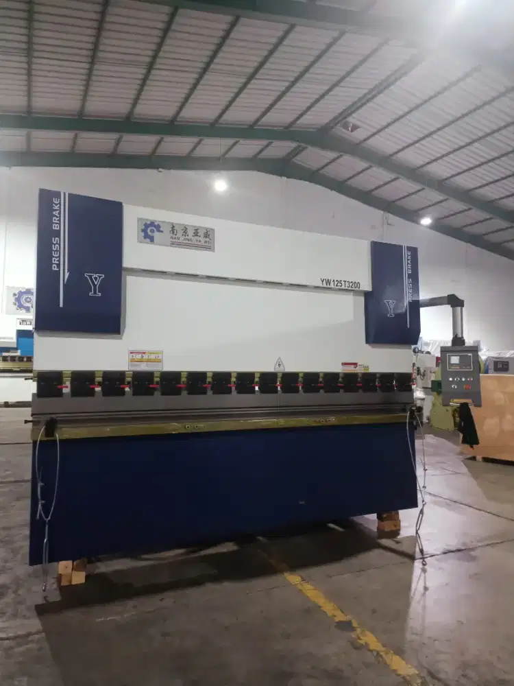 Mesin Bending 125T x 3200mm