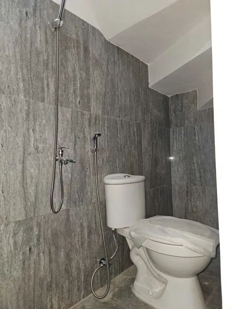 dijual rumah 2 lantai cukup 250 ribu sampai akad