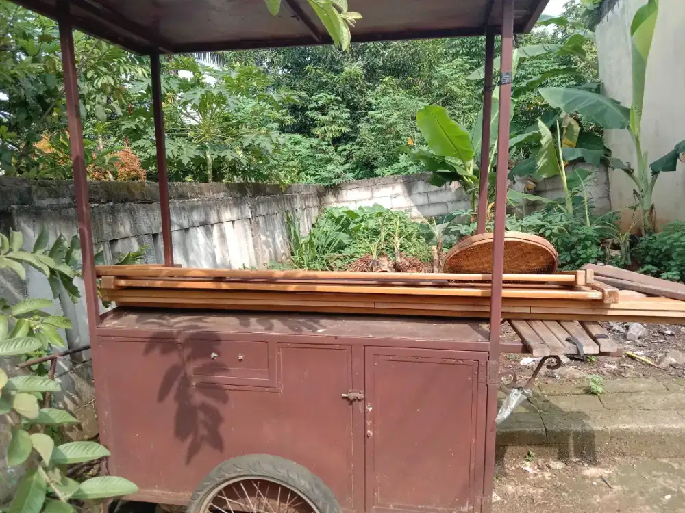 Gerobak bekas angkringan