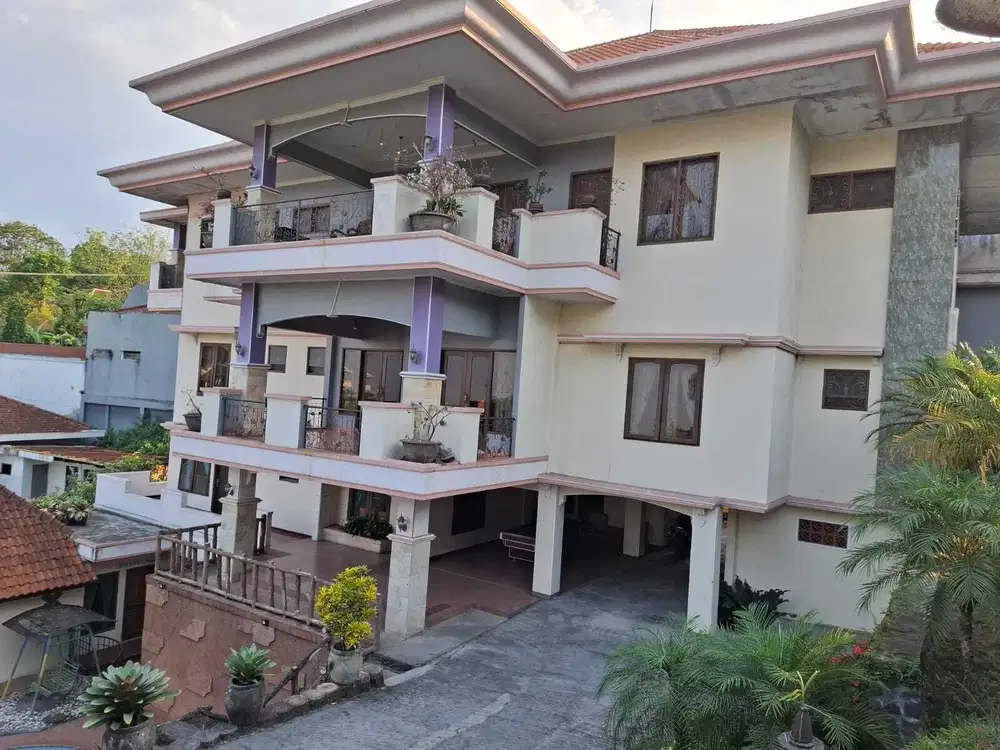 DI JUAL HOTEL VILLA  4  LANTAI MEWAH WISATA TRETES