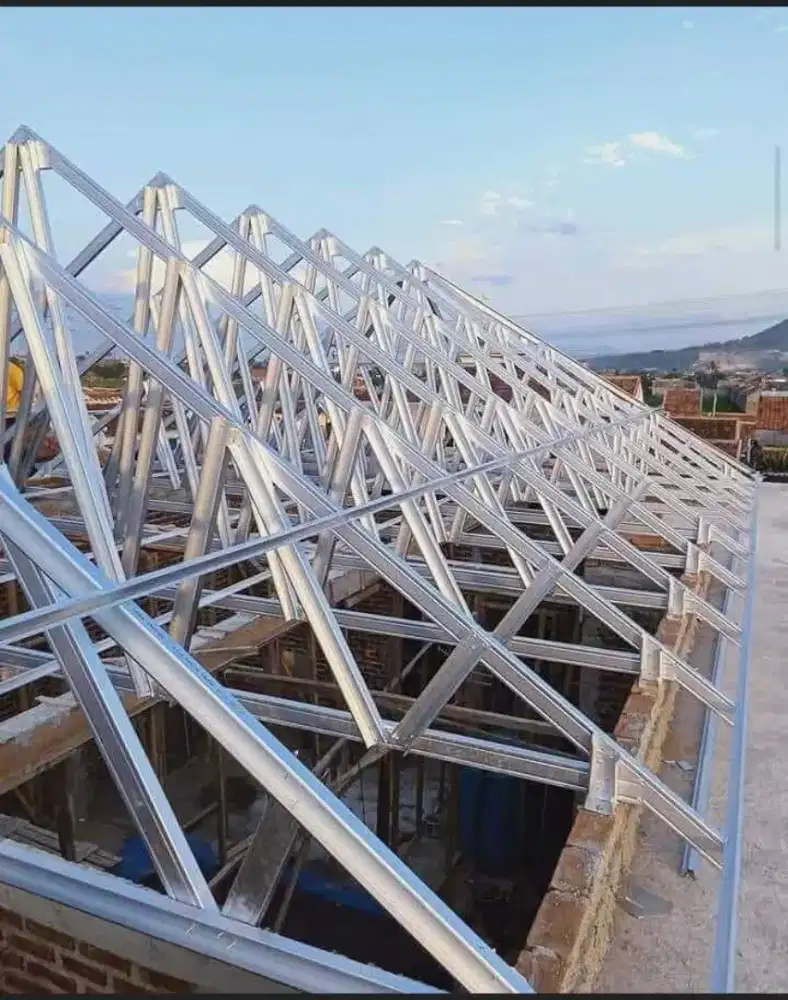 Bajaringan dan plafon PVC terpasang