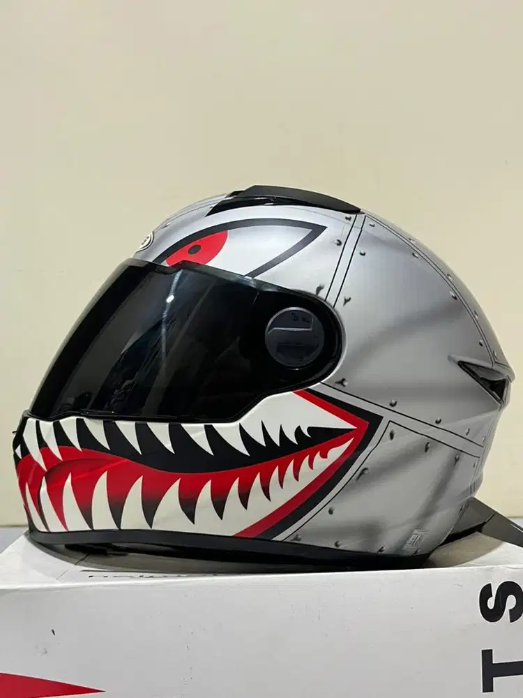 Helm Zeus 811 AL38