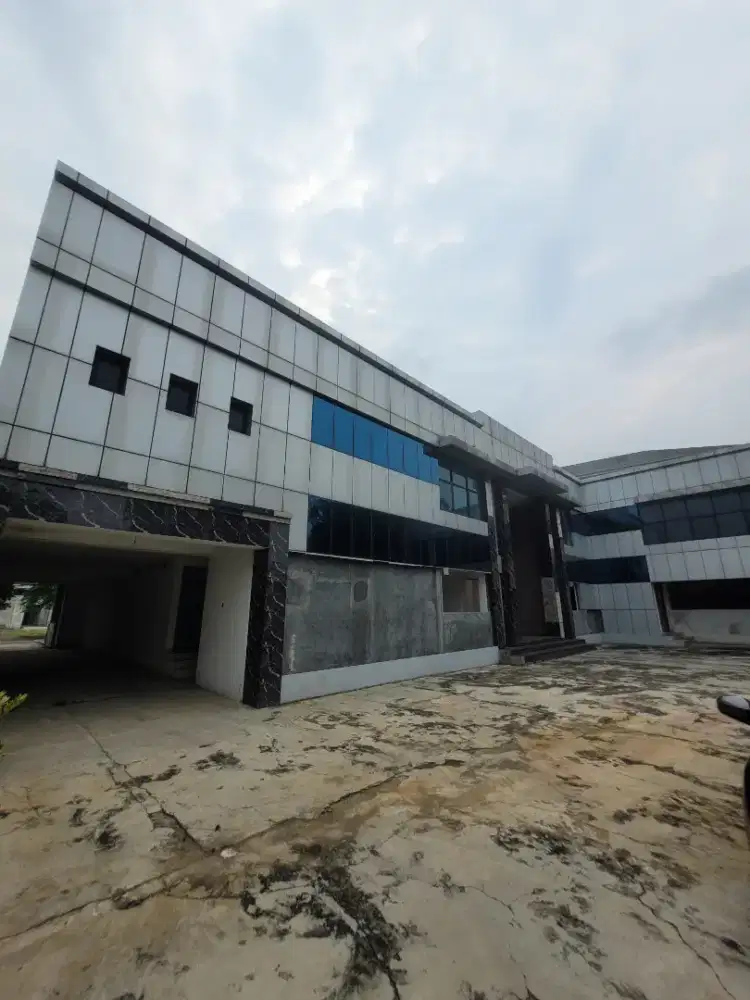 Nego Serius! Dijual Gudang Kantor Kamal Jakarta Barat Row Jalan Utama