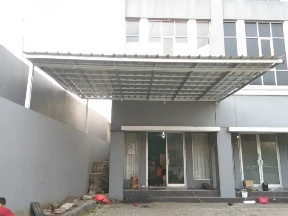 Kanopi baja ringan