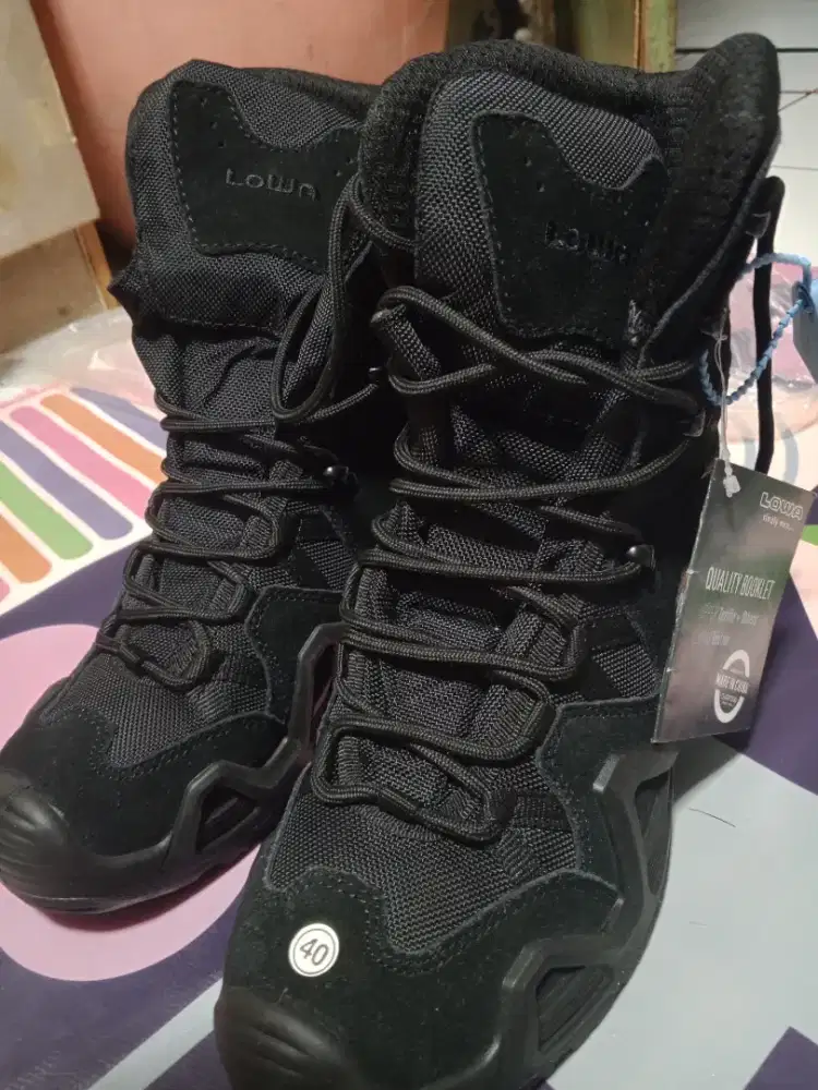 Sepatu Lowa ( Go retex) UK 40