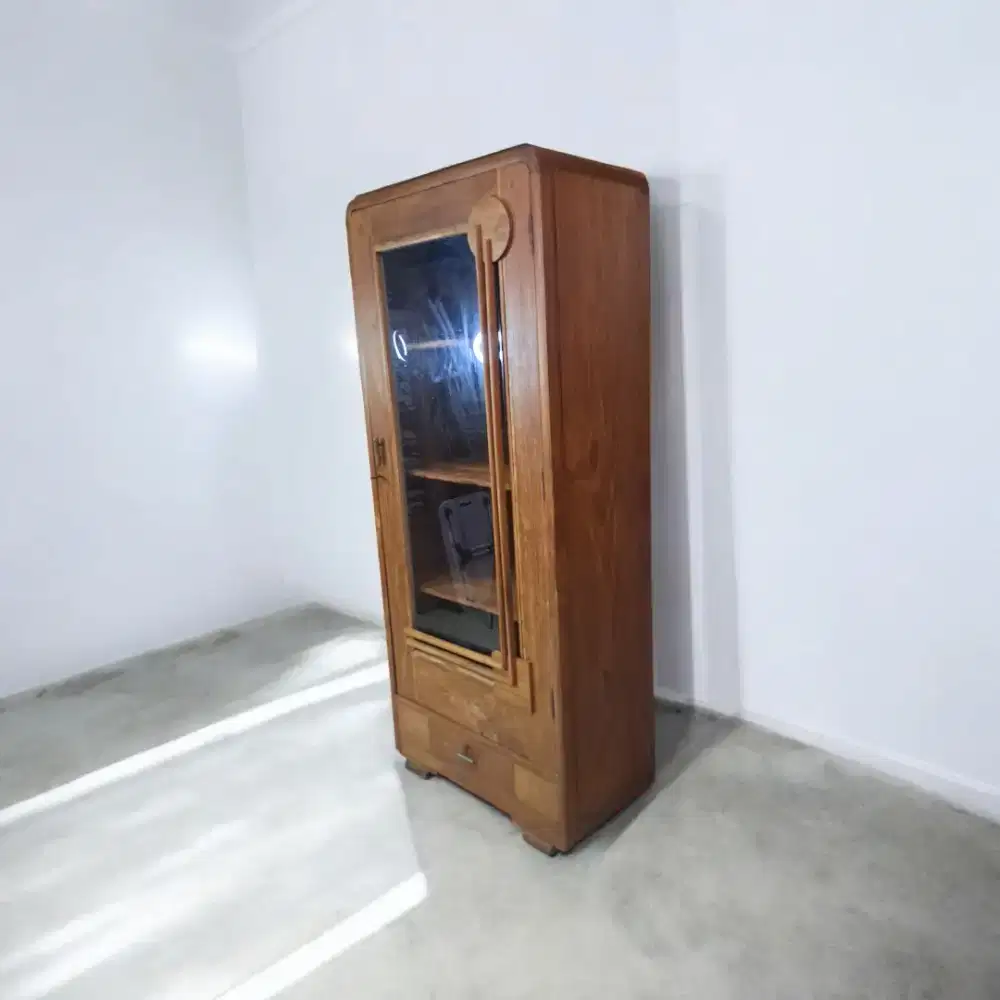 Lemari hias kaca display 
jati tua Dimensi P78cm T177cm L41cm