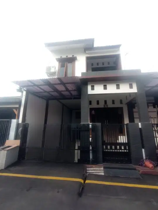Dijual via lelang Rumah 2 Lantai Perumahan Pesona Anggrek
