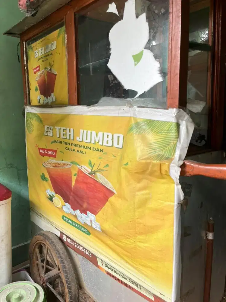 Gerobak dan booth es