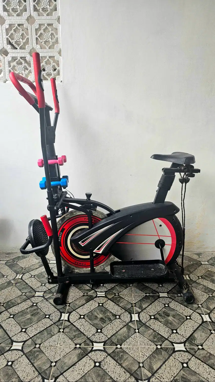Elliptical Machine Cross Trainer dan sepeda statis