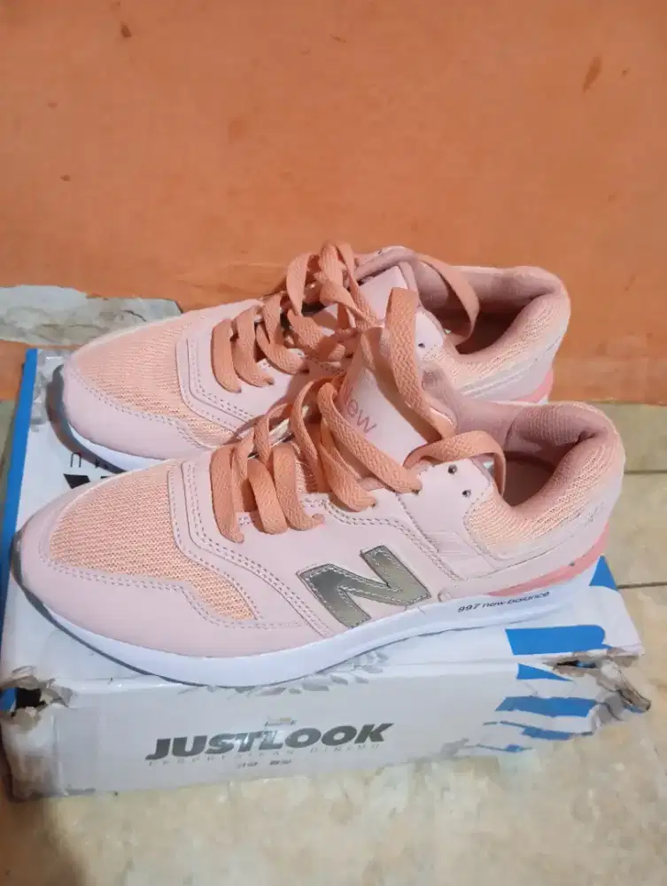 Sepatu senam, running wanita muat 36-37