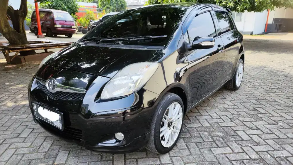 Dijual Toyota Yaris E MT 2011
