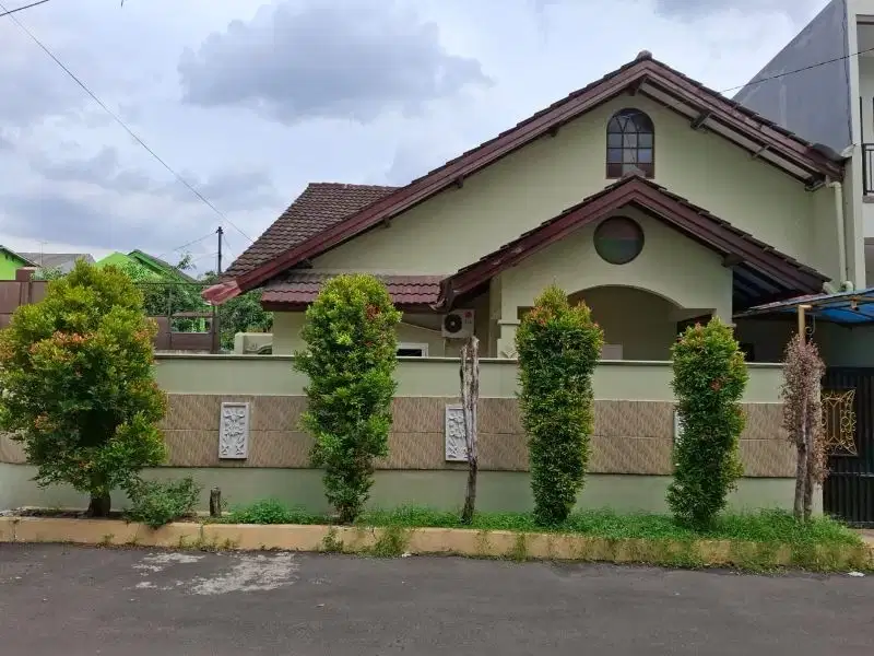 Dijual Cepat Rumah siap huni di Perumahan Grand Galaxy City