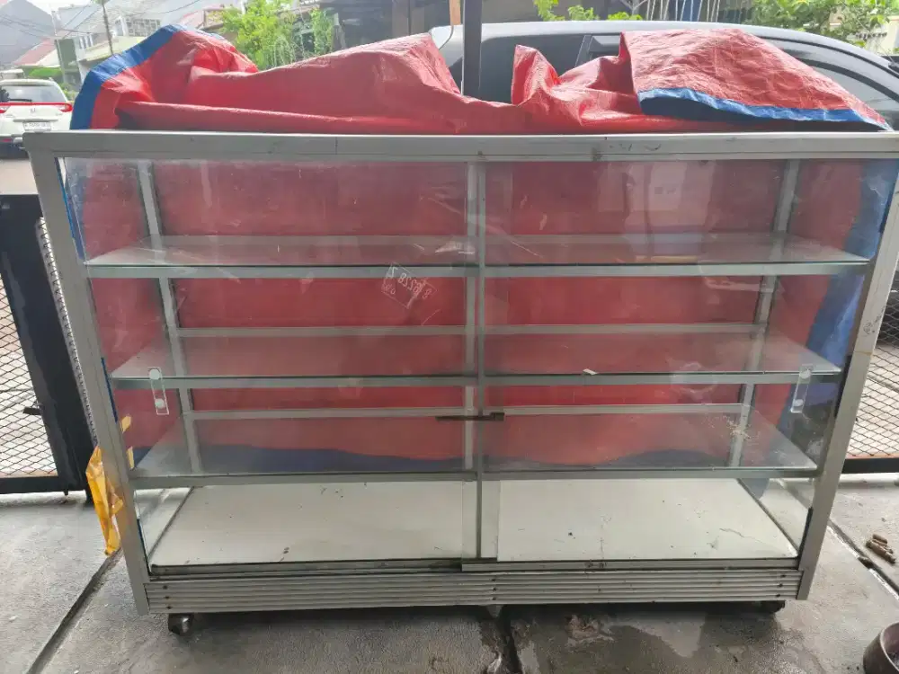 ETALASE KACA BERODA