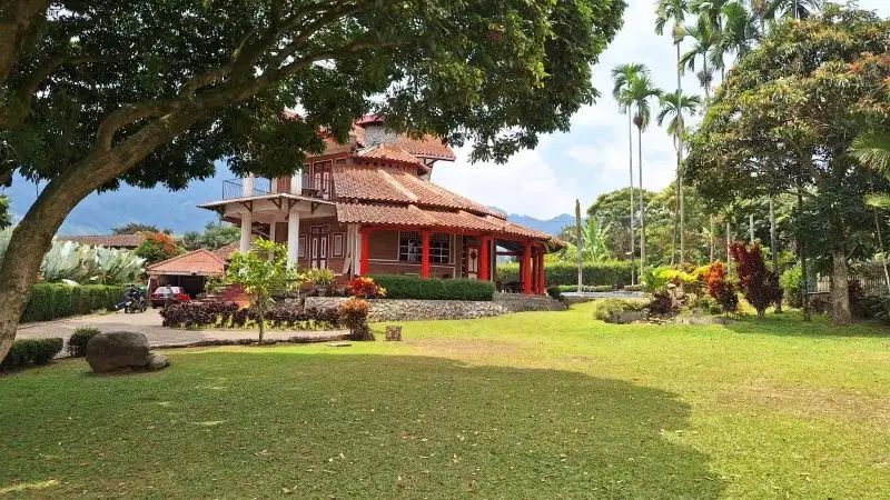 Di JUAL: Villa di Cisarua - Arsitektur Eropa