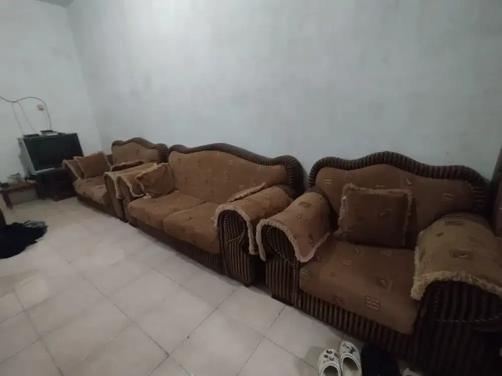 1 set sofa bekas