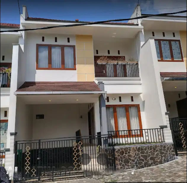 Jual rumah 2 lantai dikota batu. dekat Balai Kota Among Tani batu