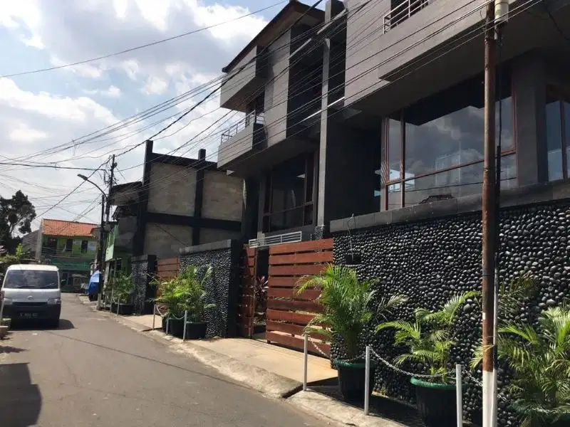 RUMAH MEVAH3 TINGKAT DI PEJATEN  ada 2 unit terbatas