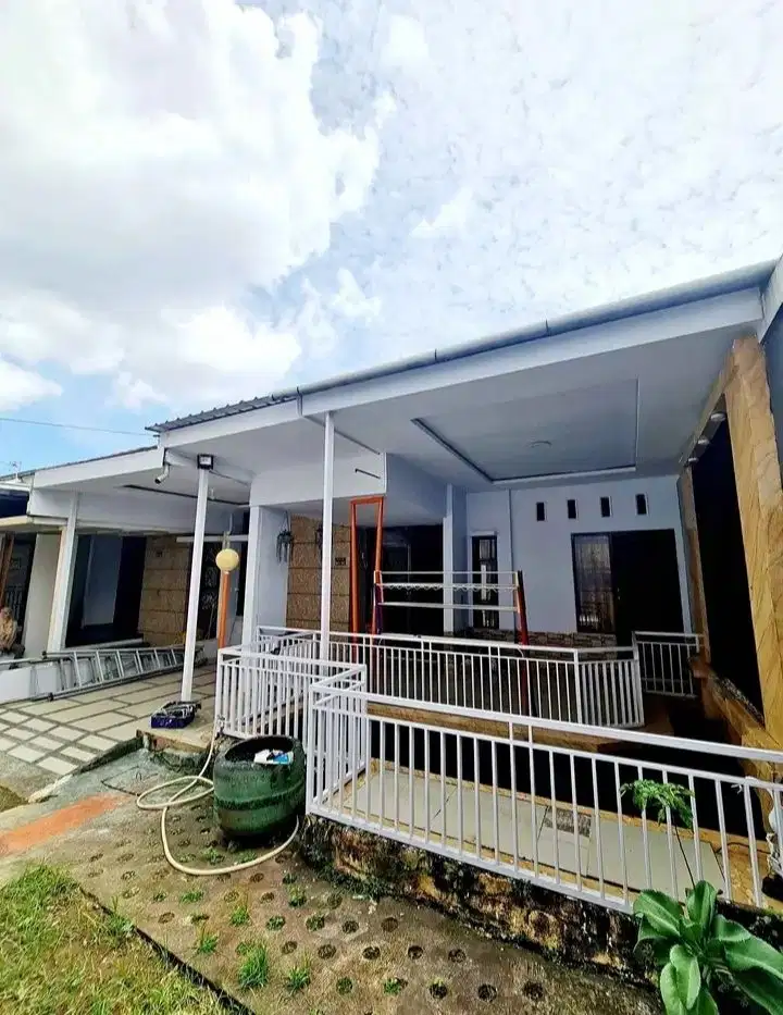 Dijual Rumah dalam Kompleks