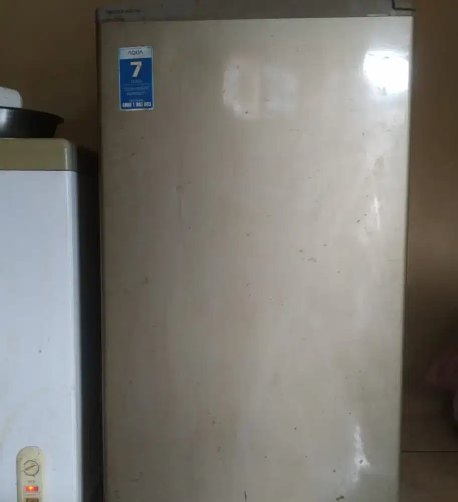 Freezer 4 rak merk aqua