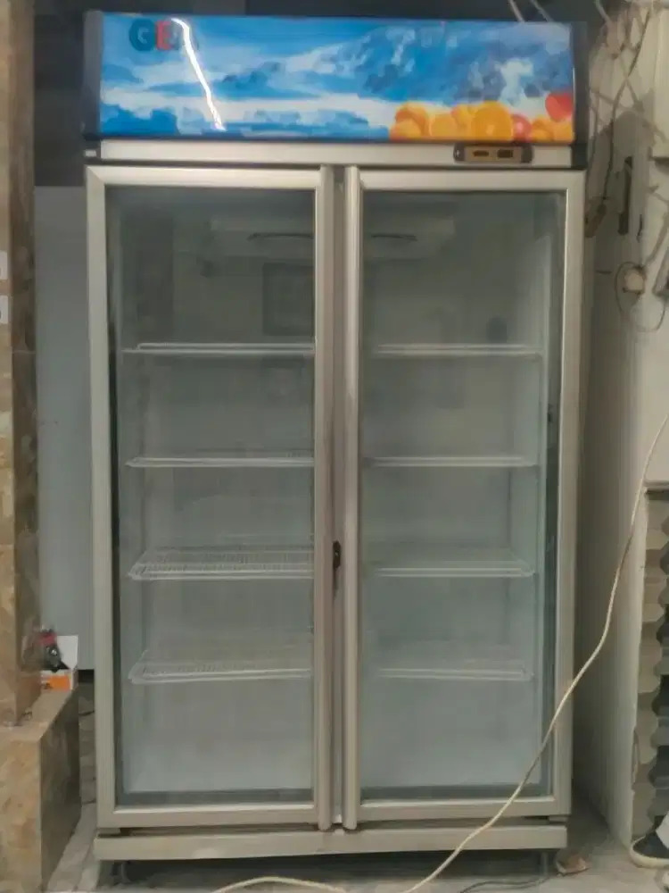 showcase 2 pintu merk gea second bergaransi