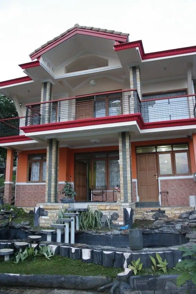 Villa Genta Arcamanik, Bandung Luas 2500m2 Tiga Bangunan Siap Pakai