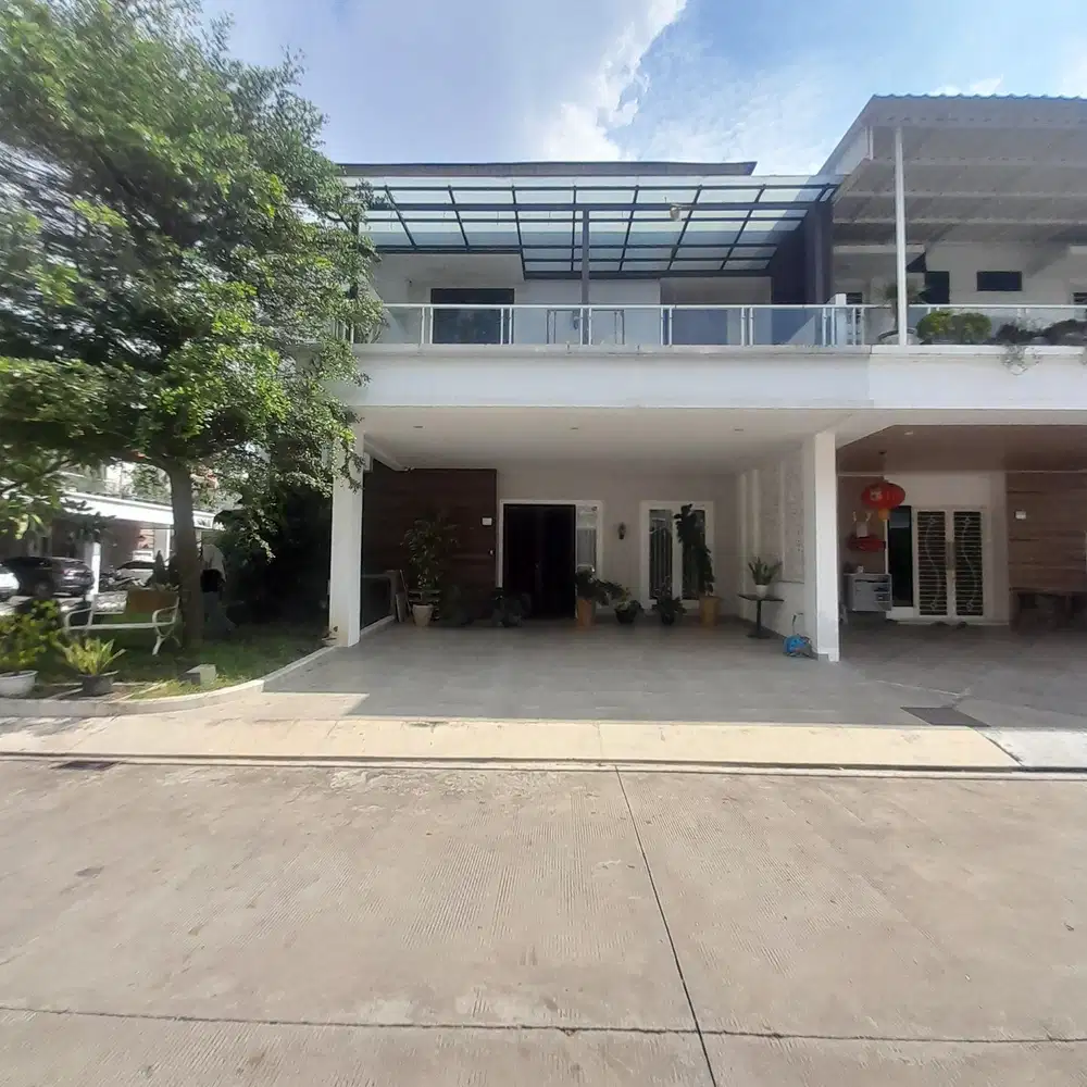 Dijual Rumah Mewah di Komplek Elit Termasuk Perabotnya