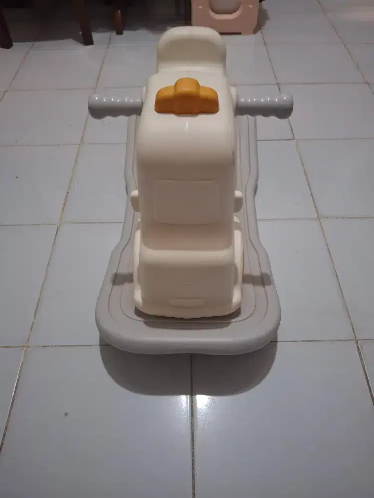 Mainan Ayunan Anak Rocking Car White 2in1