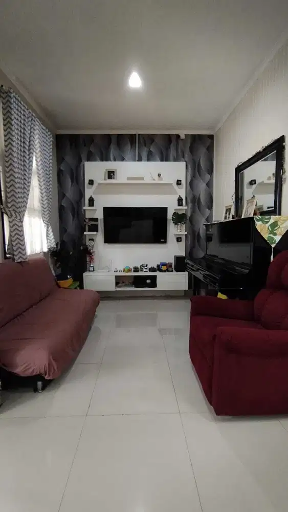 Rumah full renov 2 lantai dekat kota wisata dijual murah