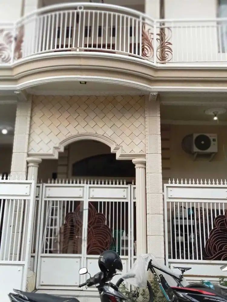 Dijual Rumah Perumahan Regency Mayjend Sungkono Kedanyang Gresik