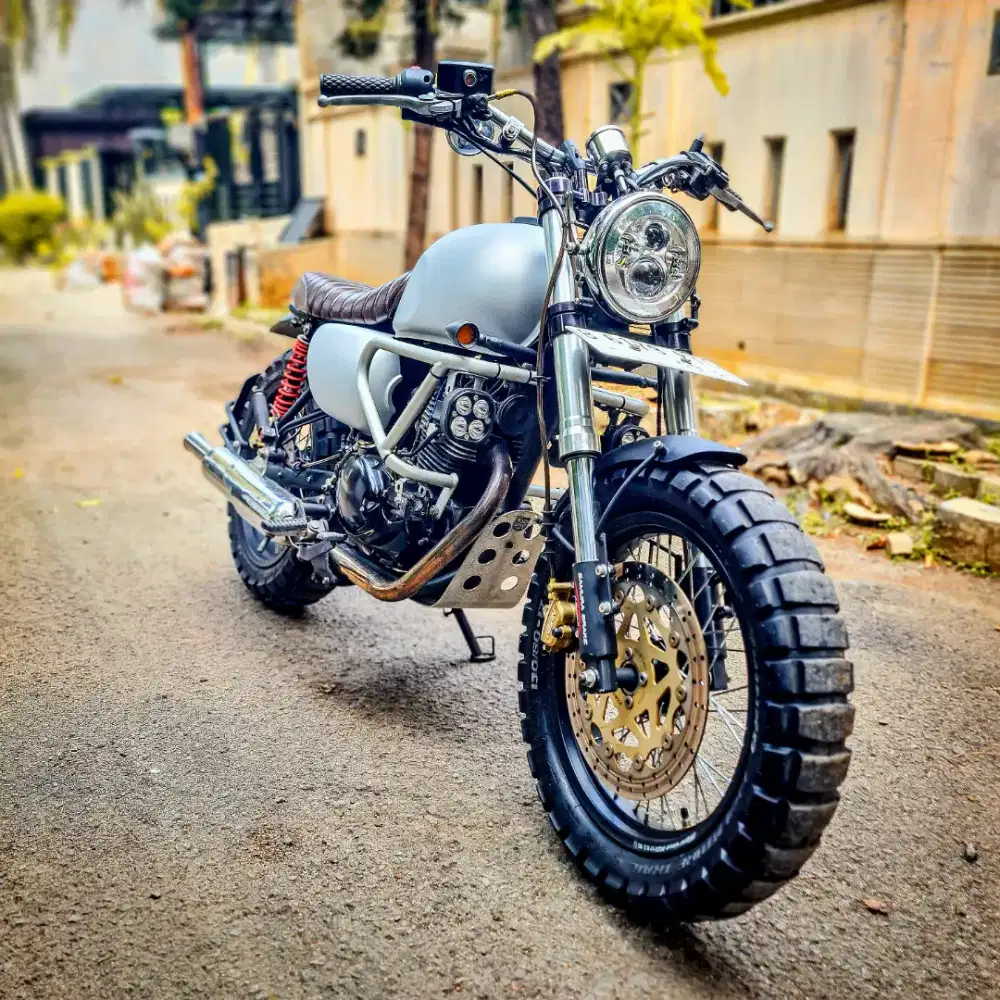 KAWASAKI W175 (CUSTOM) - READY FOR DAILY & TOURING