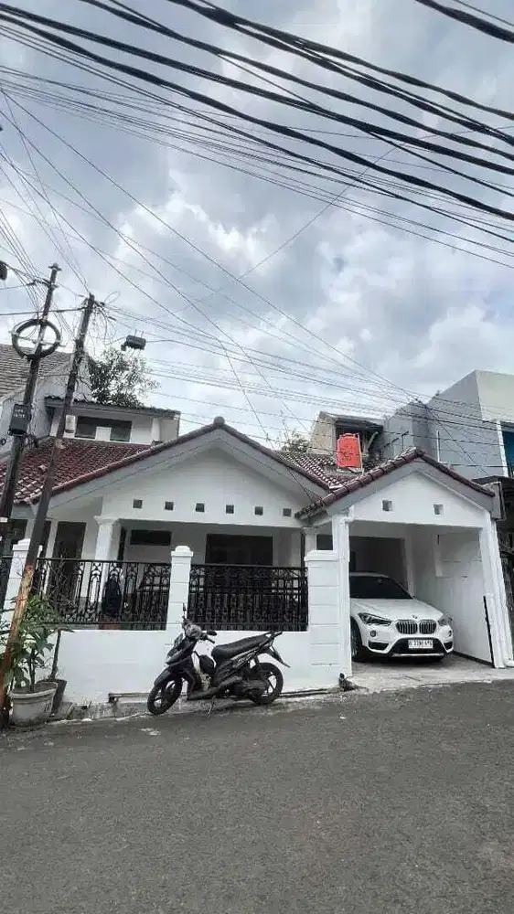Rumah 2 lantai di Kebon Jeruk Jakarta Barat dekat rs permata hijau