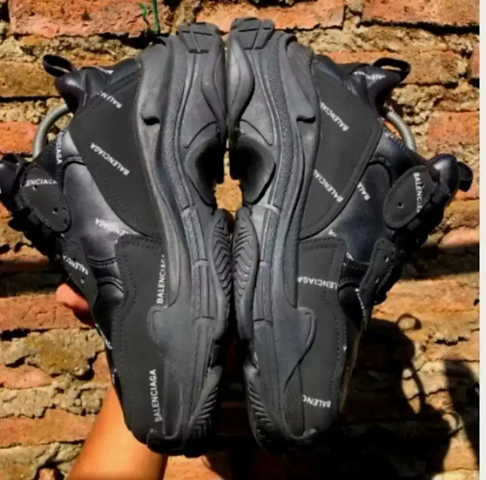 SEPATU BRANDED BALENC*AGA TRIPLE S ,mix kulit size 41