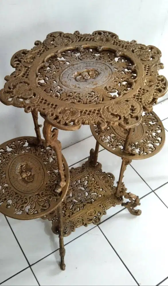 Meja Ukir Besi Tempa Meja Antik