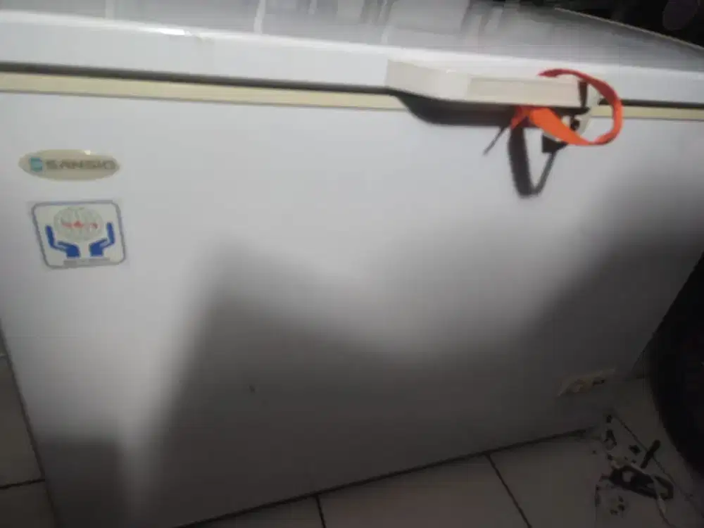 JUAL CEPAT FREZER SANSIO 313F