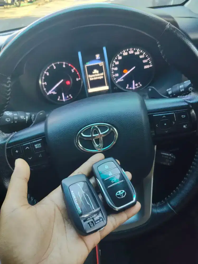 Ahli kunci mobil Sperpart remote mobil smart key