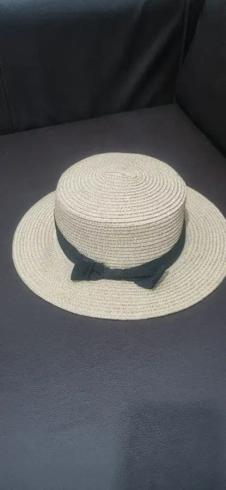 Topi pantai wanita dewasa