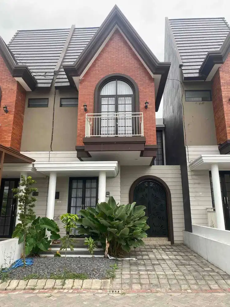 Rumah 2 lantai dengan gaya eropa lokasi di Adyna Residence