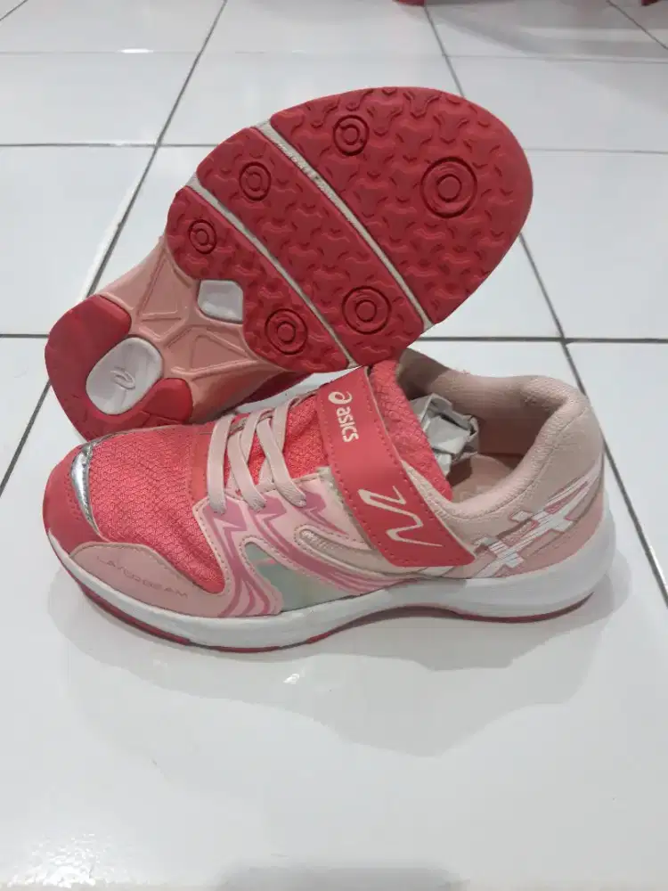 SEPATU BULUTANGKIS / BADMINTON ASICS