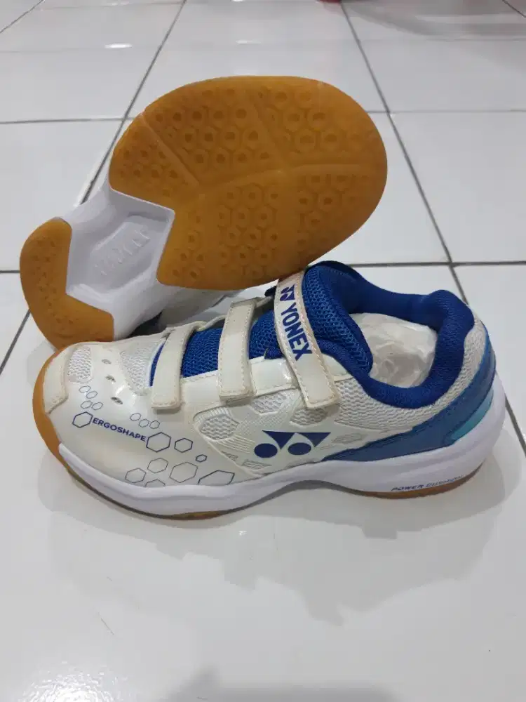 SEPATU BULUTANGKIS / BADMINTON YONEX ANAK LIKE NEW