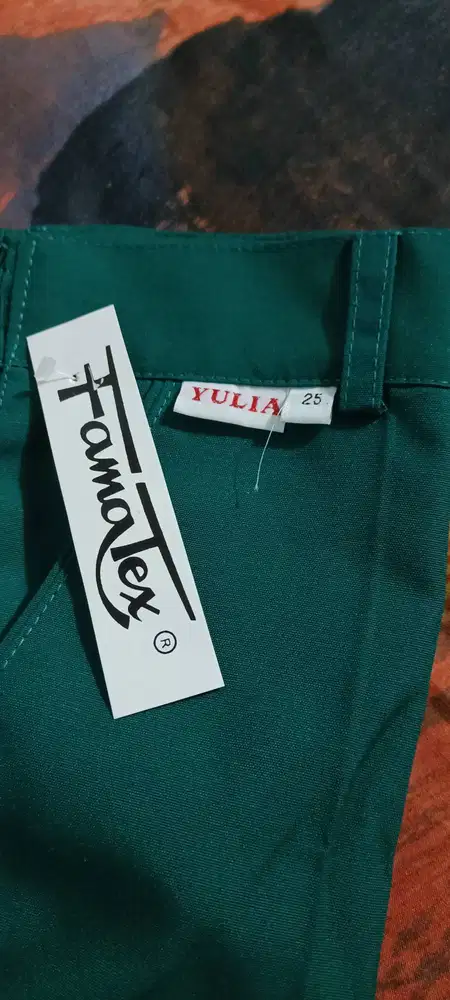 Celana sekolah hijau tua anak