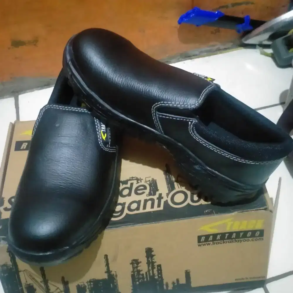 Sepatu Safety Merk Track Raktayoo