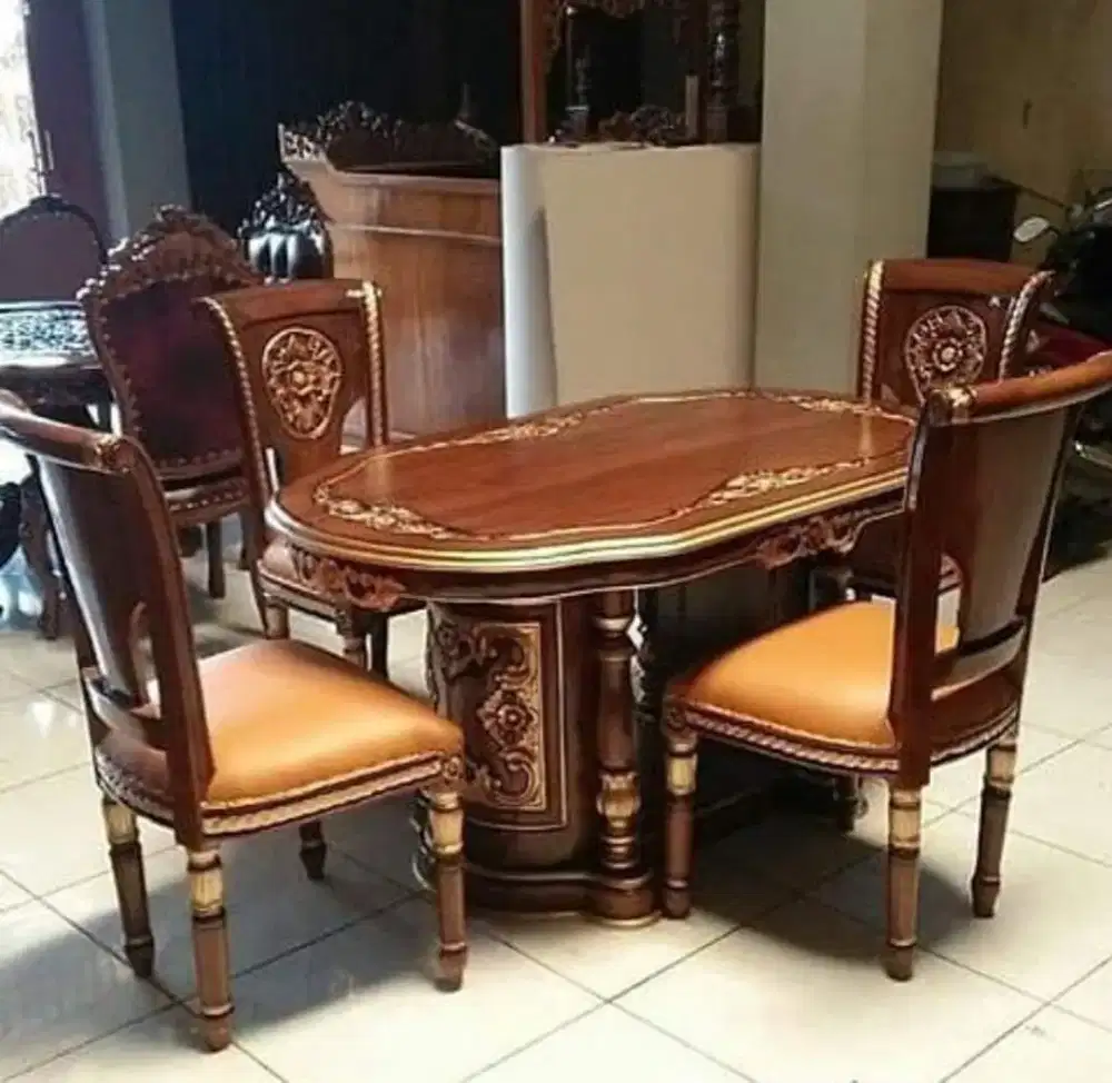 Meja makan ukir jati