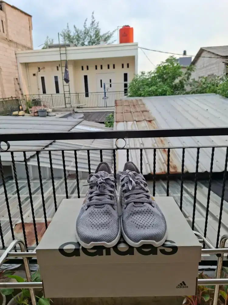 Sepatu Adidas Running Fluidfliw 2.0 Grey Mens Original