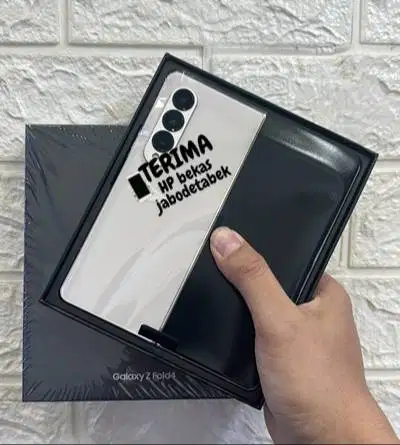 mencari buka BT samsung fold 5 putih