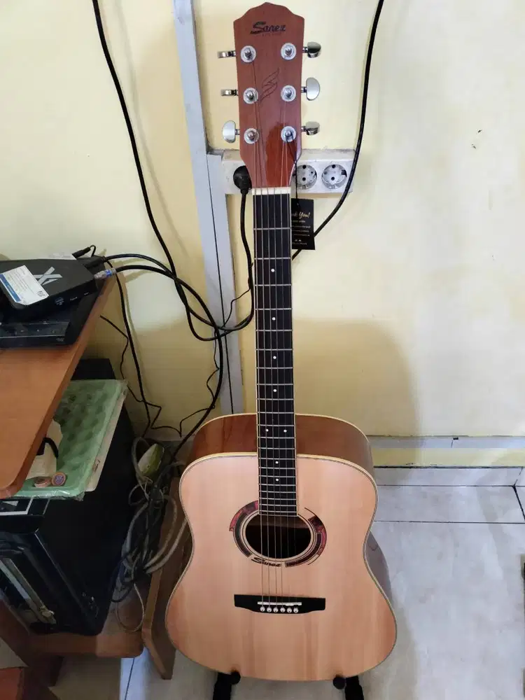Gitar akustik Sanez