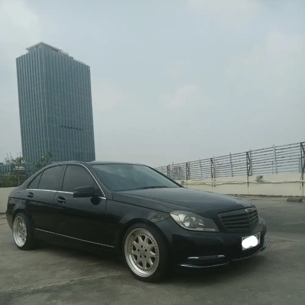 Mercedes Benz C200 Cgi at 2014